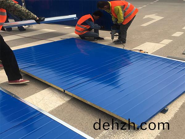 長沙道(dao)路泡沫(mo)裌心圍攩安裝現場